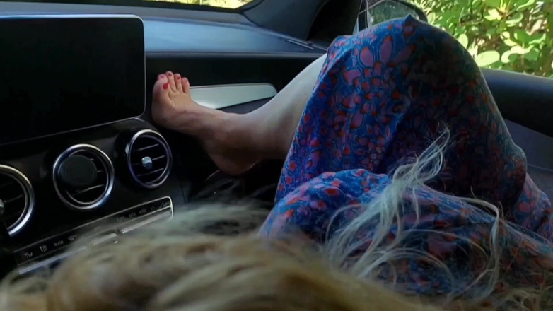 Selena701: Cô vợ già tóc vàng nghiệp dư thích làm tình...