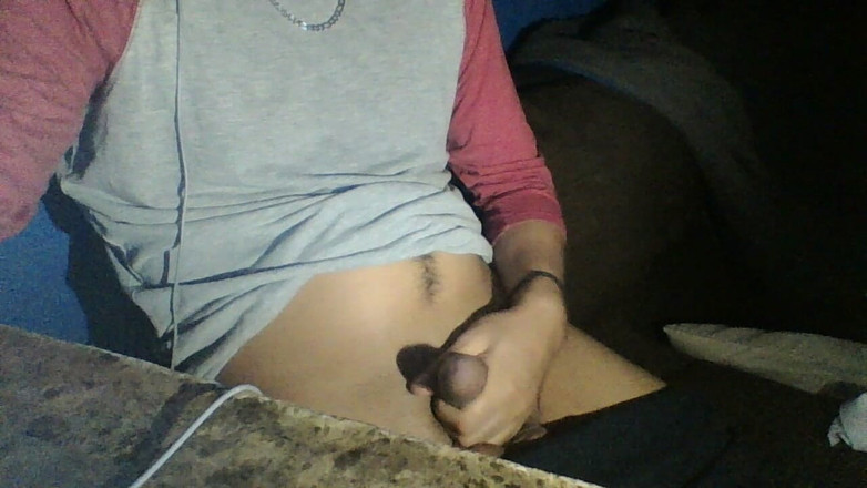 AlexAlejandro13: Sigo Tocándome La Polla Por Webcam Caliente