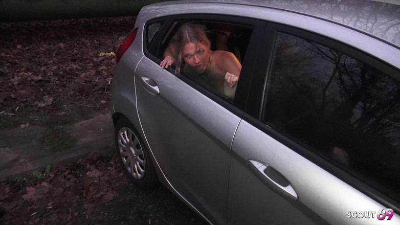 Scout69: Duits blond meisje Lisa pik op en praat met risicovolle...