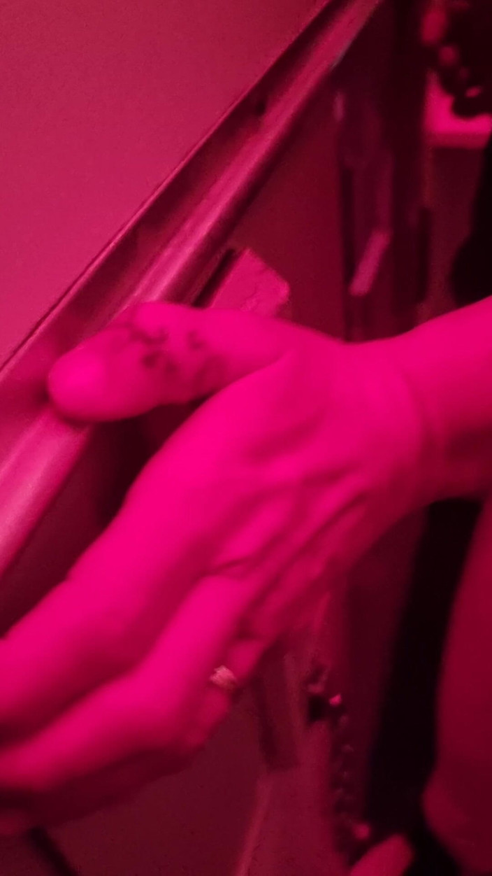 R b hubby: 妻のタイトなマンコにもう一人のグローリーホール見知らぬ人