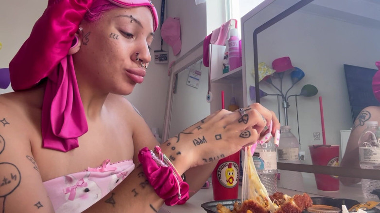 Nali Marie: Mukbang Overeating Sploshing Facestuffing Teen Mozzarella Sticks Cheese Pull Chicken...