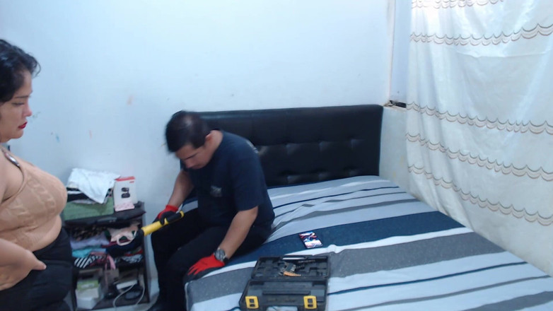 Jsexycouple17: Odpojil jsem internetový kabel, aby technik mohl přijít do mého...