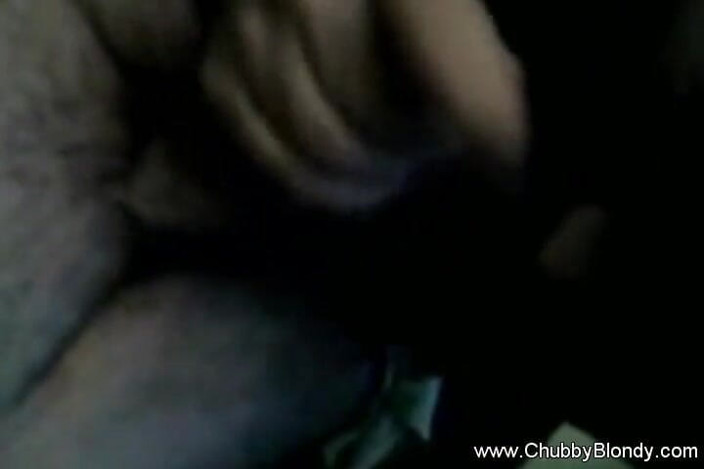 Chubby Blondy: घर के बने एक्शन में गोल-मटोल रंडी