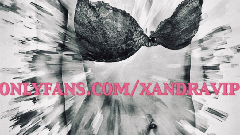 Xandravip: This is what a girl does when she's alone