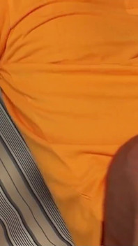Sexy magere tiener Artemis laat de badmeester haar neuken bij het zwembad
