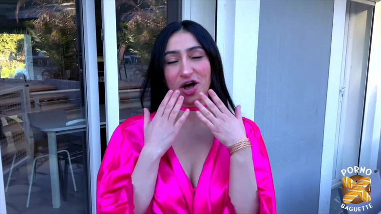 Porno Baguette: Didi se fait baiser par deux bites à gros nichons