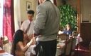 German Amateur Videos: Dubbel gepenetreerde Duitse tiener geneukt in een restaurant