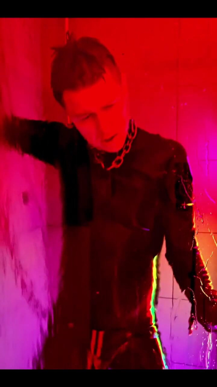 Roman Heart: Shower in Rubber 