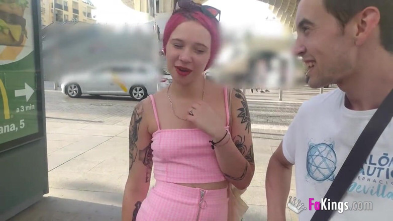 FAKings: Іспанський турист зустрічає Севілью і отримує трах по всьому місту!