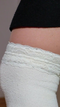 White Overknees &nylon Play in Loafers - diversão sutil com camadas de meia