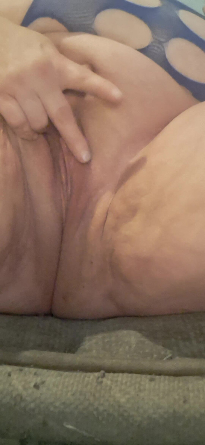 MAGLIGHTGIRL69: Ngusap itilnya sampai aku crot