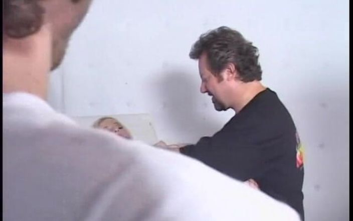 Porncentro: Não perca sua chance de assistir cenas cortadas da punição...