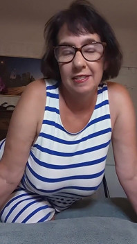 Stiefmutter Ist Der Einzige Porno, Den Ihr Stiefsohn Braucht