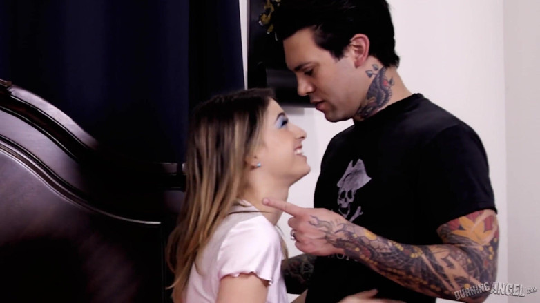Burning Angel: Nevlastní sestry sdílejí ptáka - Nikki Darling a Kristen Scott