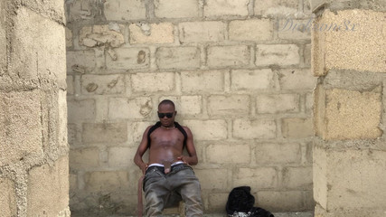 Dickass3x: Moje malá ebenová děvka byla ošukaná v nedokončitelné budově