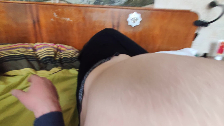 Hairy Homemade Amateur Orgasms: 旦那は私のお尻をきれいにするように私に懇願します、そして彼はとても感謝しています。フェチの夢