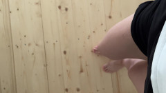Feet: Chůze v žabkách a naboso v bytě