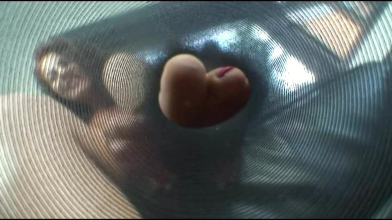 Ella Kross: Gevangen in mijn bezwete nylons