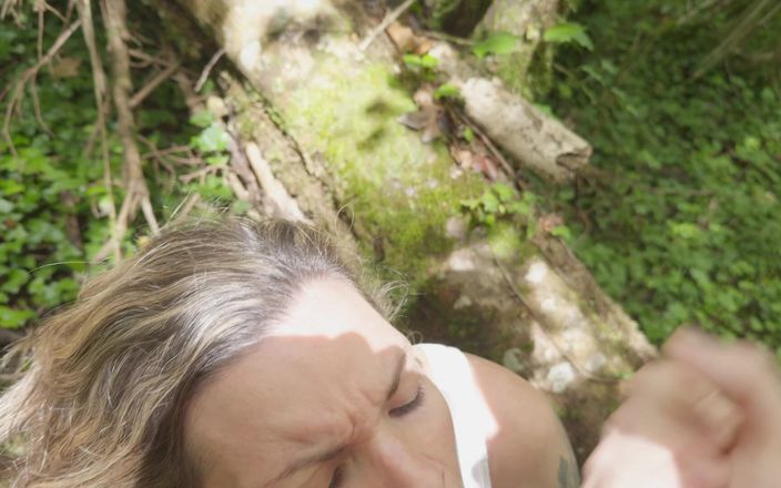 Marty and Wendy: Fotto una miLF francese nella foresta mentre la gente passa