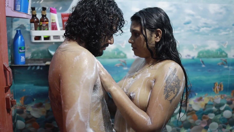 Vaigavarun45: Meia-irmã e meio-irmão bath romance no banheiro o sexo molhado...
