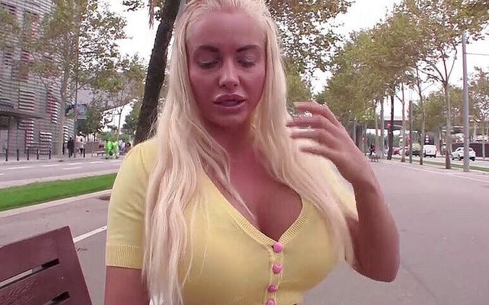 Big Dong Pleasures: İri göğüslü sarışın kadın büyük yarağa karşı