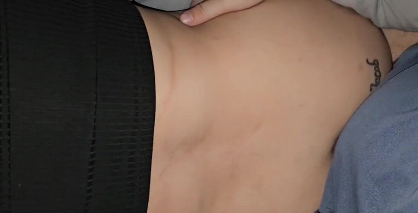Funhousewife69: Fui a la cama sin pantalones y se aprovechó lol...