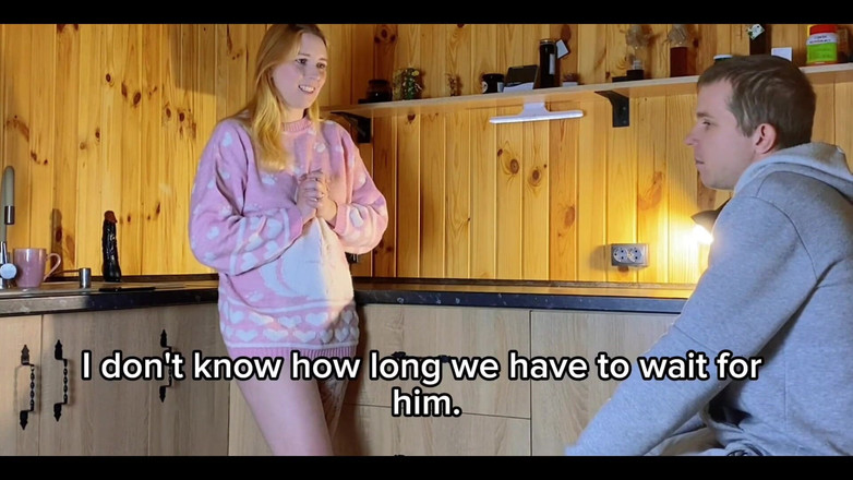 SweetAndFlow: Amatérská podvádějící manželka: Manželův nejlepší přítel přišel na návštěvu a...