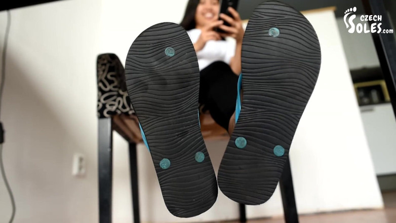 Czech Soles - foot fetish content: 遊び心とキュートなアジアの素足