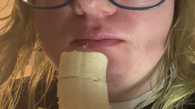 Spunk Kip: Sensually Eating a Banana