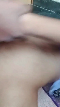我刚上大学的朋友第一次做爱来到我的旅馆，和印度女郎做爱