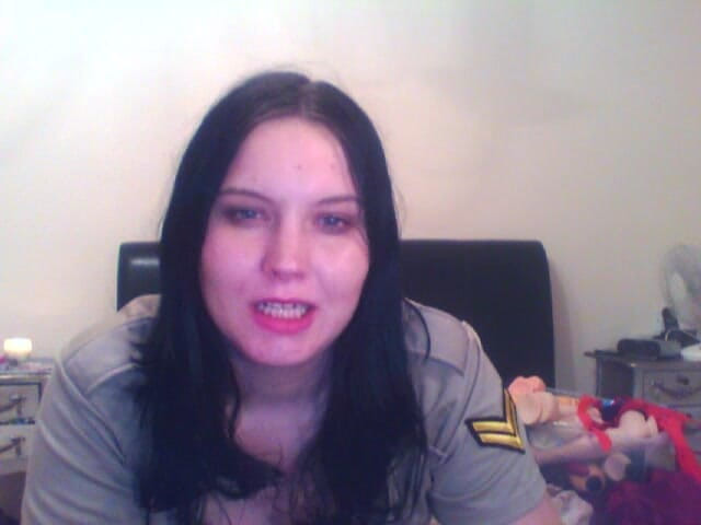 MissFFW: Fışkırtmadıkça oyuncaklarla sikişiyorum