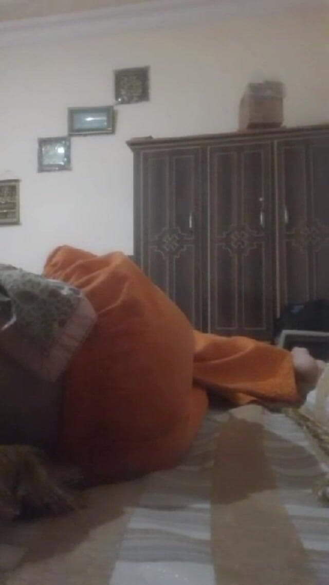 Sapnashah007: Turuncu Şalvarlı Pakistanlı Pathan Kız Götünü Gösteriyor