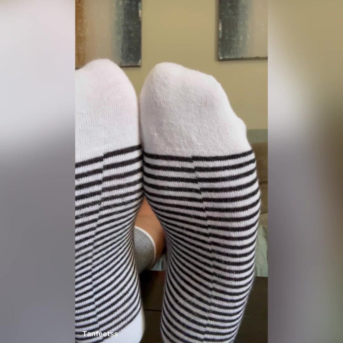 Tan feets: Латина Tanfeets соблазняет носком без снятия