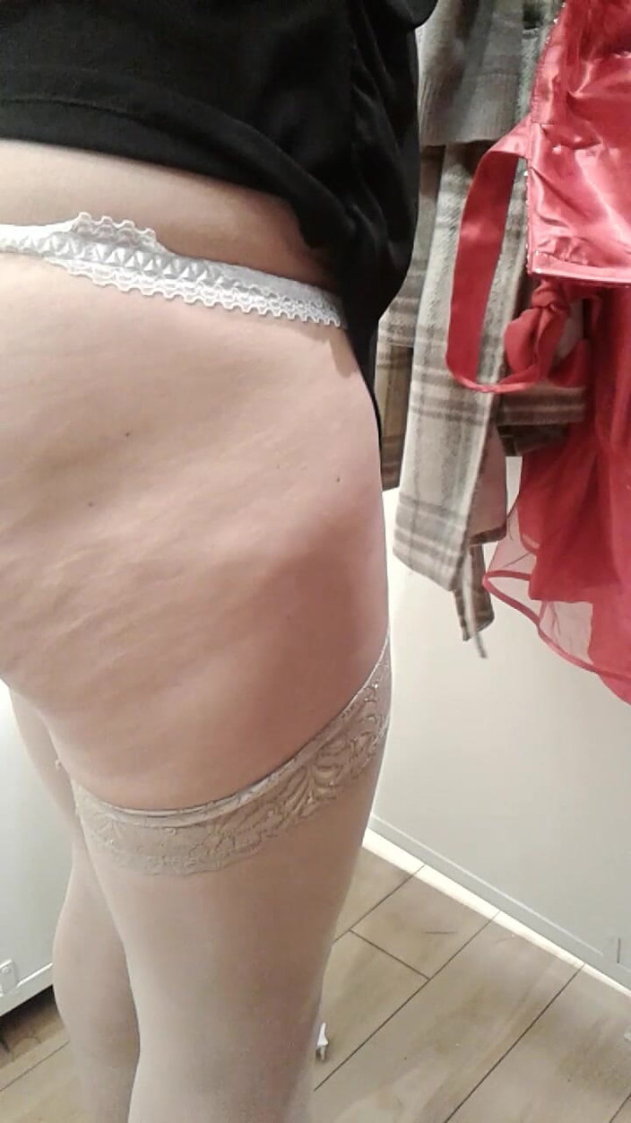 Mike Vonberg: 아름다운 창녀와 쇼핑을 하면서 그녀가 팬티를 벗고 보게 설득했어요