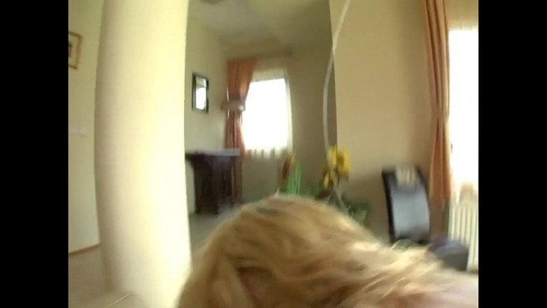 Cruel Media TV: Cewek hot rumania rambut pirang ini suka banget dicrot di...