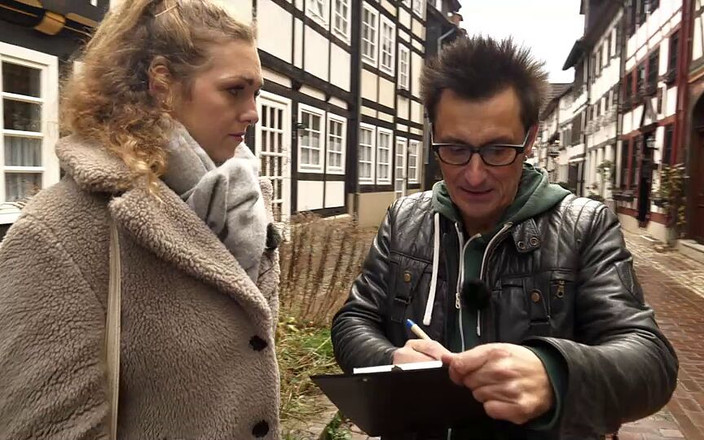 Strassenflirts by Magmafilm: Komik Conny Badger bir anket yapıyor... Evet, tam olarak!