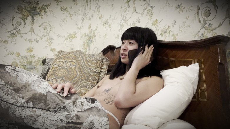 Felicity Azura: アジア系レズビアンの継娘