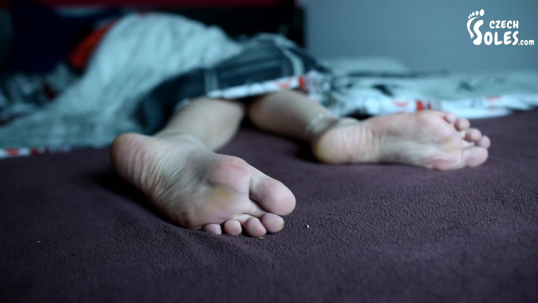 Czech Soles - foot fetish content: Passeggiate a piedi nudi