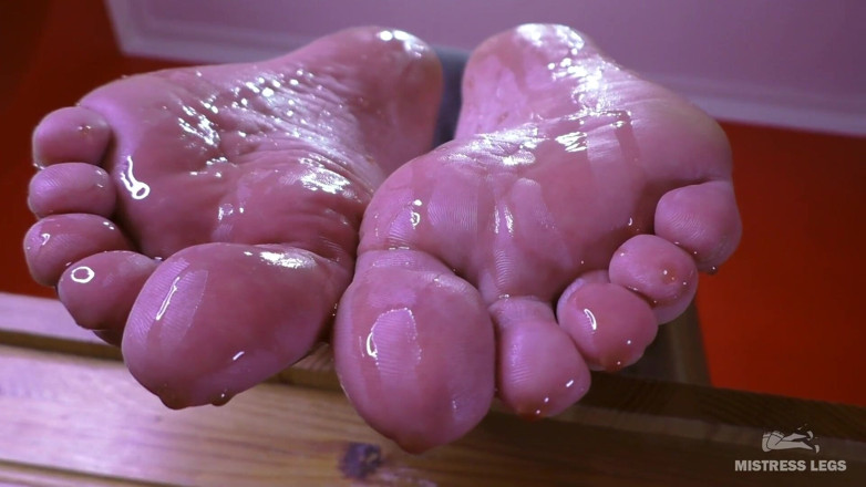 Mistress Legs: Sirup raspberry mengalir di kaki telanjang dengan video eksperimental fragmen...