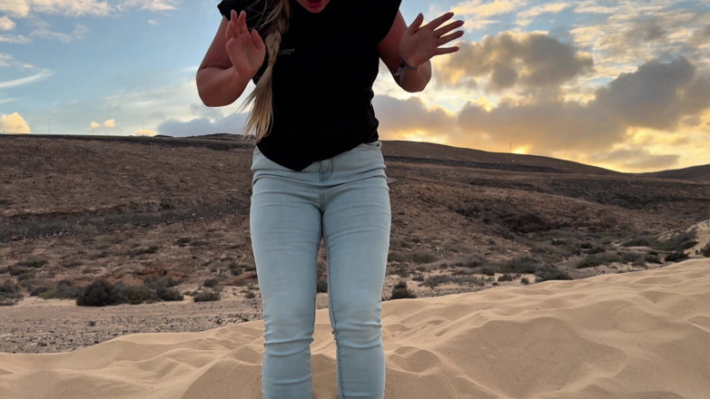 Emma Voyeur: Stuck in the Sand - I Wet My Jeans While Trapped
