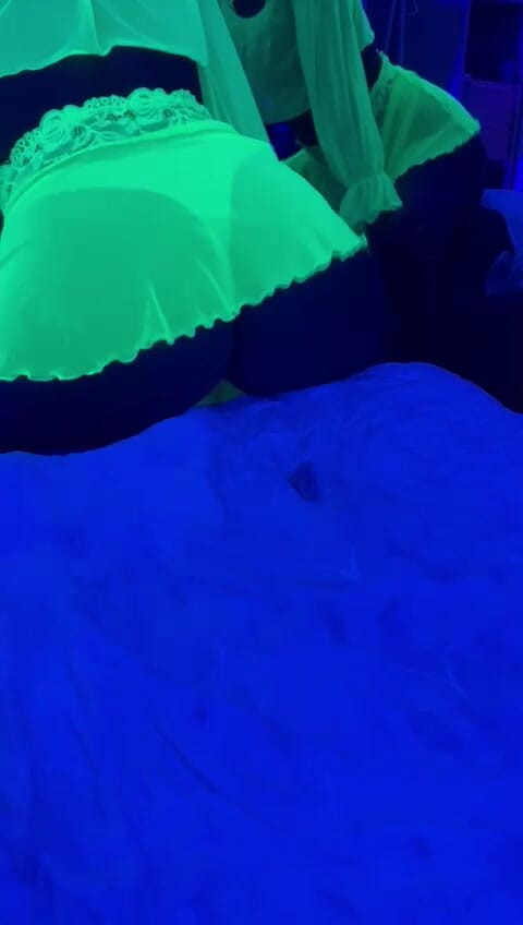 Caramela Sluty Wife: Neon Outfit Lingerie Twerk Twerking Perfect Body Booty Ass Girl