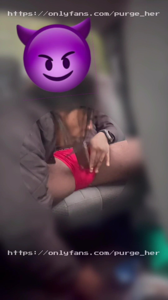 Purge_her: 彼女は快楽のために私のチンコをしゃぶった