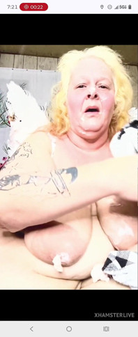 휘핑 크림으로 자지를 재갈 물리는 더티 엔젤
