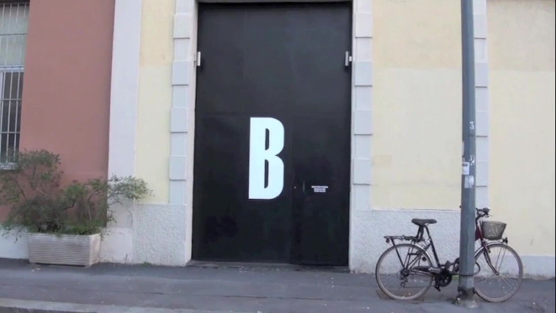 Gaybareback: Stepdaddy fucked by straight in leathers in club
