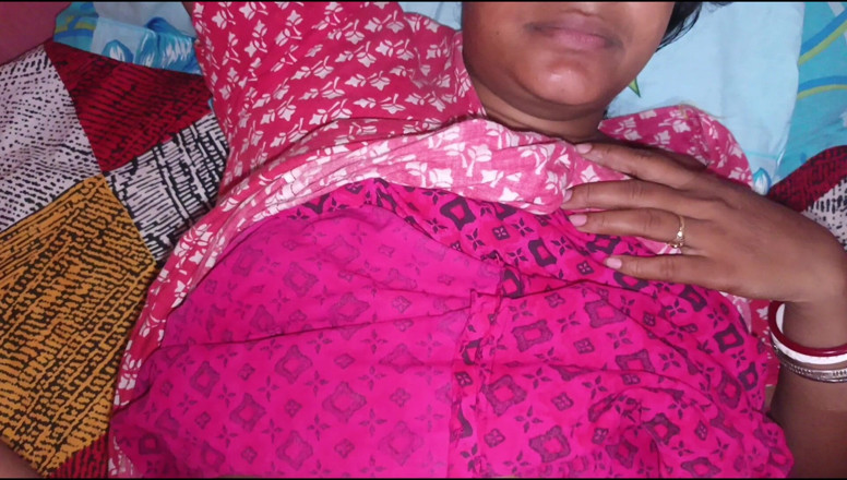 Jhuma boudi: Desi moglie bengalese viene scopata a pecorina. Il marito la...