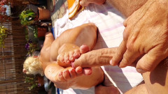 Selena701: एमेच्योर सुनहरे बालों वाली पत्नी पैर बुत का आनंद लेता है