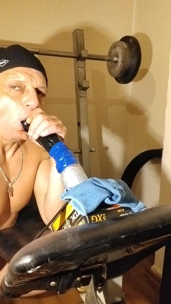 Give me hard: O vídeo mostra meu cu fodendo