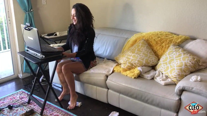 Cleo: Cleo je špatný zaměstnanec