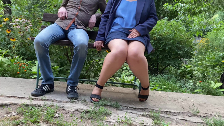 OurFetishLife: Al hijastro le encanta ver a su lujuriosa madrastra meando...
