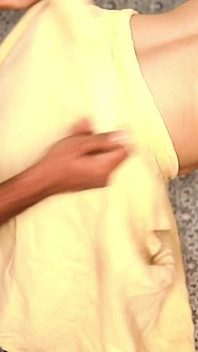 Vecina sexy disfrutó con el chico del pueblo y follada en el coño en casa tiene seduce las tetas